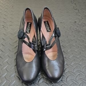 BeautiFeel Women's Black Leather Heels